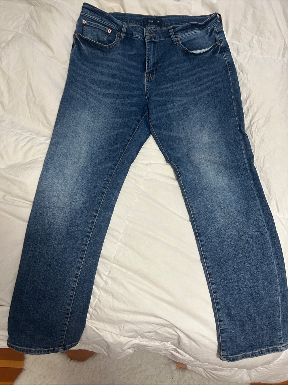 Aeropostale Women's Straight Leg Jeans — Medium Blue Wash